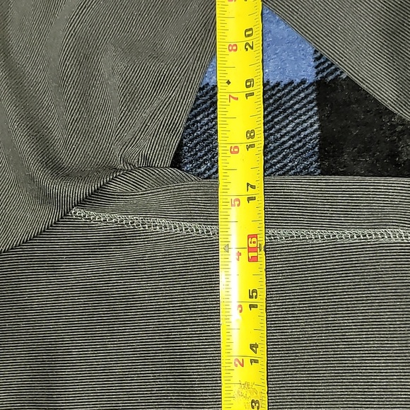 Woolrich. 6-snap button pullover. LIKE-NEW. Women's size Medium - Picture 7 of 14